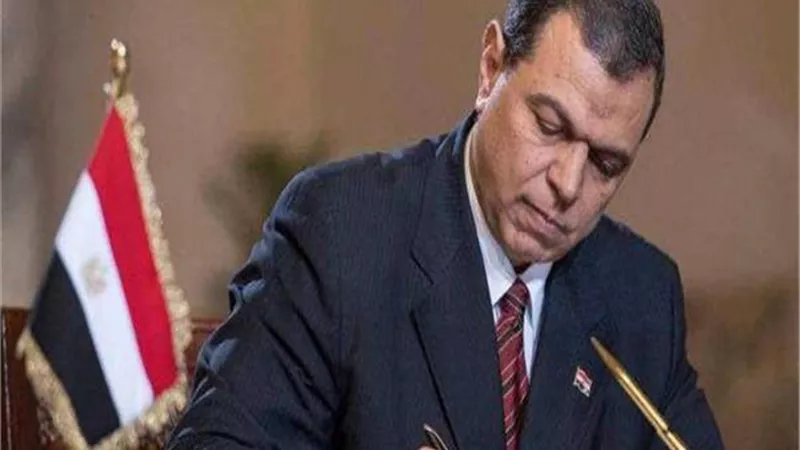 القوى العاملة: إنهاء اعتصام عمال مصنع للمكرونة بعد بحث مطالبهم