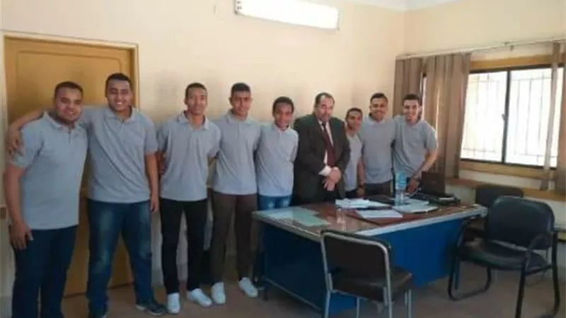 صعود خالد بن الوليد الثانوية بالأقصر للدور 8 فى دورى العباقرة