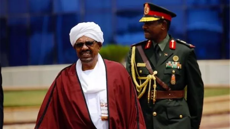 أول رد من المجلس العسكرى بالسودان على تسليم المعزول البشير للخارج