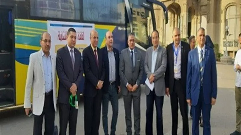 انطلاق وفد عين شمس للمنيا لبدء فعاليات قافلة التنمية الشاملة