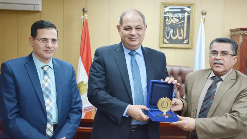 الهيئة العامة للأستعلامات تكرم محافظ الغربية لدورة البارز فى دعم الرسالةالاعلامية بالمحافظة