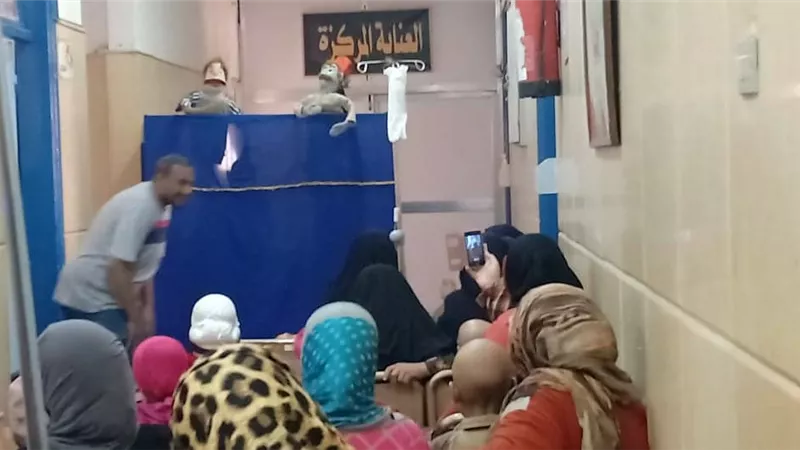 مسرح الجنوب يرسم البسمة على وجوة اطفال مستشفى الاورام باسيوط