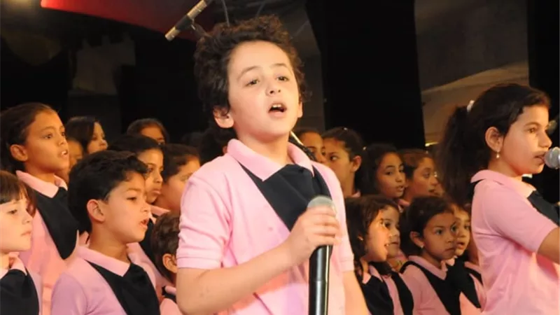 محمود البطران موهبة جديدة في عالم الغناء.. ابهر مستمعيه بحسه الوطني