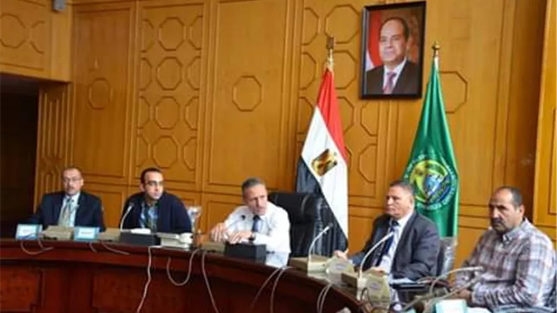 محافظ الإسماعيلية يوصي موظفي 5مديريات بالمشاركة في الاستفتاء الدستوري