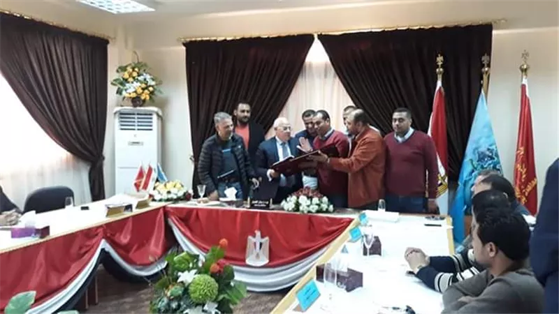 محافظ بورسعيد: كل الدعم للمشروعات الجادة لتنمية القطاع الصناعية