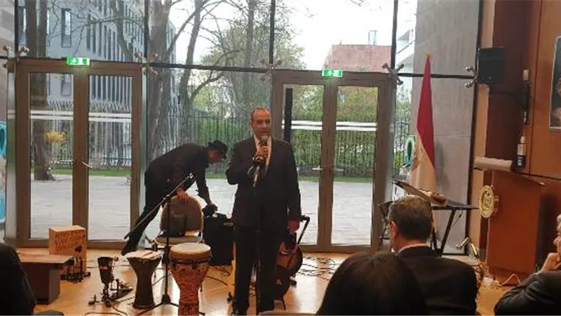 سفير مصر ببرلين يحث أبناء الجالية علي ممارسة حقهم الدستوري في احتفالية بحضور وزير الكهرباء