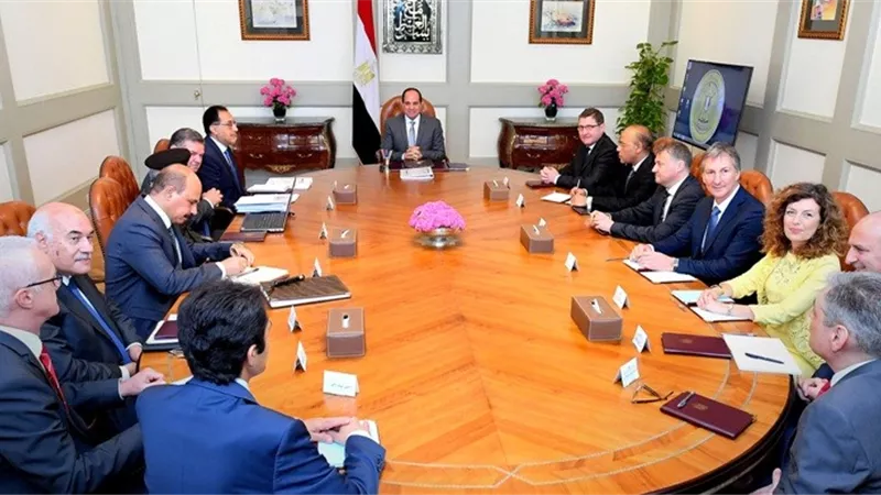 الدولة عازمة على تطوير مصانع الغزل والنسيج والاستعانة بالخبرات العالمية
