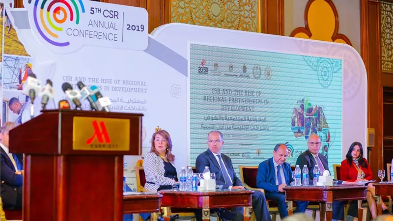 غاده والى نتعاون مع كافة الجهات لتنميه مهارات أصحاب الحرف اليدويه
