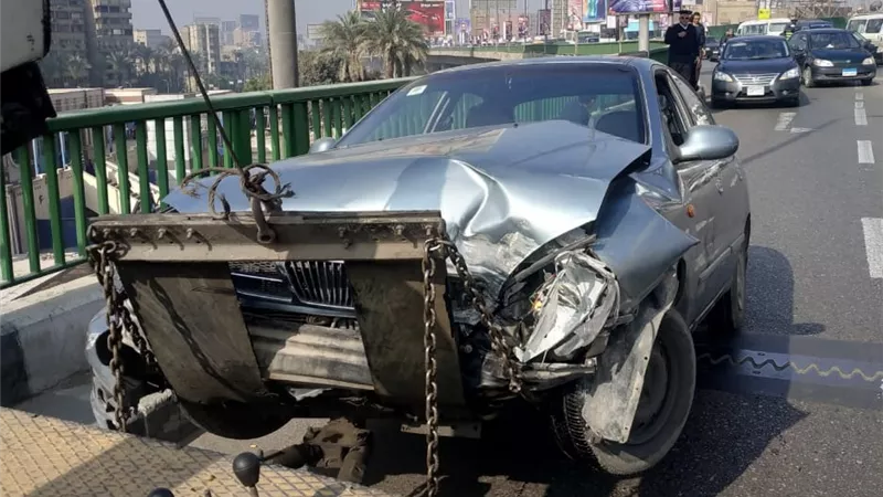 اصابة شخص اثر اصطدام سيارتين أعلى كوبرى أكتوبر