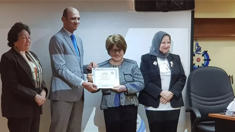 أكاديمية البحث العلمي تناقش دور المرأة المصرية في القطاع