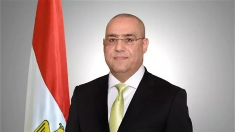 وزير الإسكان يتفقد مشروعى 