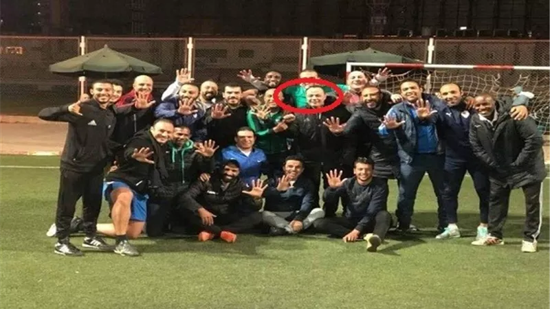 حقيقة اشارة نادر السيد برقم 5 مع لاعبى الزمالك