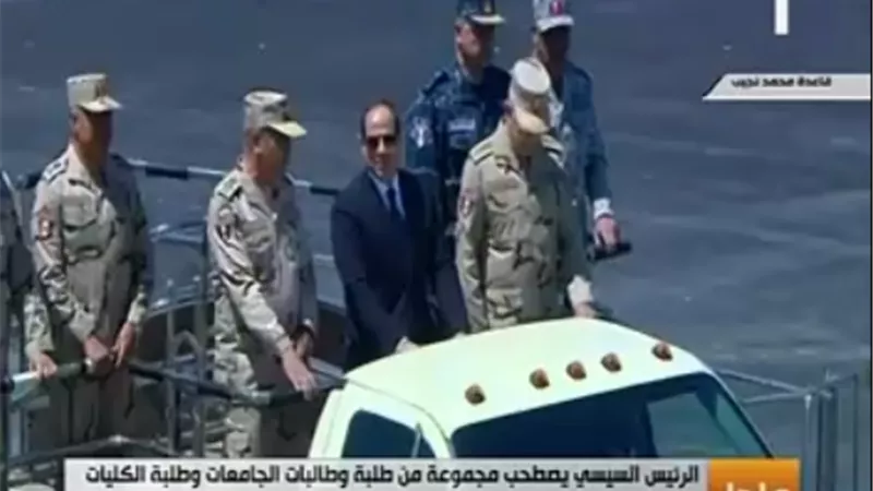 السيسى يتفقد إجراءات الإصطفاف والتفتيش ورفع الكفاءة القتالية بقاعدة محمد نجيب