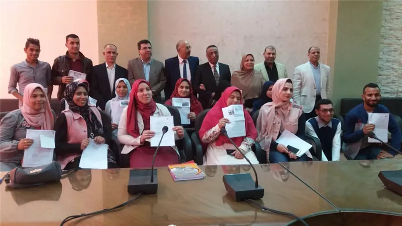 بحضور نائب رئيس جامعة طنطا 20 مدربا يوقعون عقود محو امية الكبار