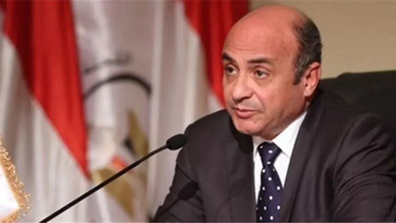 مروان : الحكومة لم تلغ تكليف الأطباء . وعبدالعال 