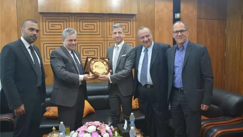 تدشين خط طيران بين لارنكا والقاهرة لتنشيط الحركة السياحية بين البلدين