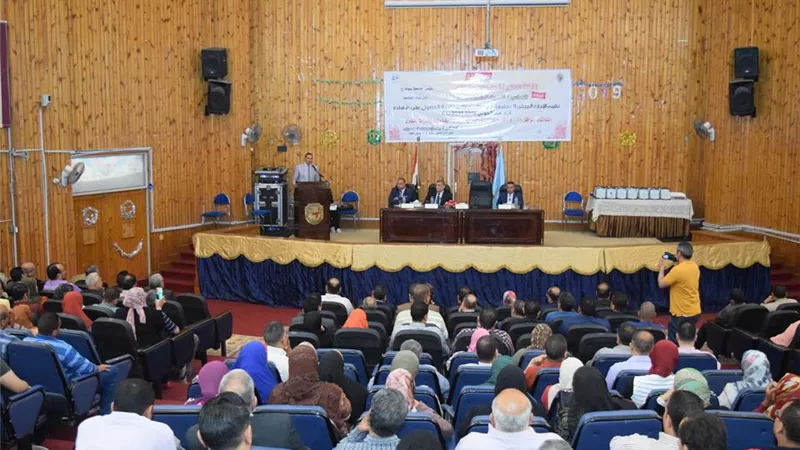 عزيز يكرم العاملين بالإدارة المركزية لحصولها علي شهادة الأيزو العالمية..صور