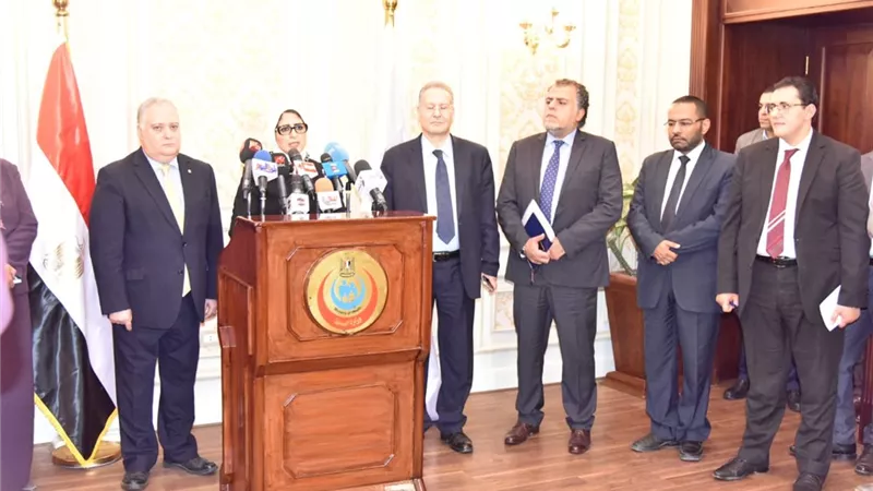 وزيرة الصحة: الدولة المصرية تولي اهتماما بالغا بالمقيمين على أراضيها وتقدم كافة الرعاية الطبية