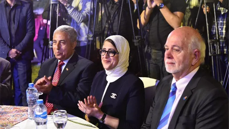 وزيرة الصحة: المستشفى العائم تجوب محافظات الصعيد وتعالج 55 الف سيدة وطفل بالمجان