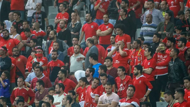 الاهلى يرفع شعار 