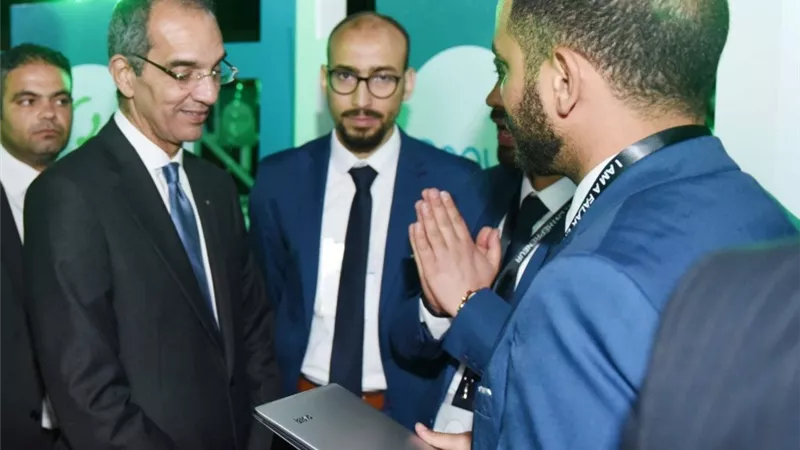 وزير الاتصالات يشيد بـ أفكار الشباب الخاصة بالشركات الناشئة الجديدة