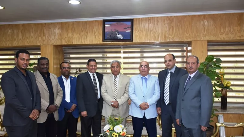 محافظ أسوان يلتقى رئيس الإتحاد المصرى للكاراتيه