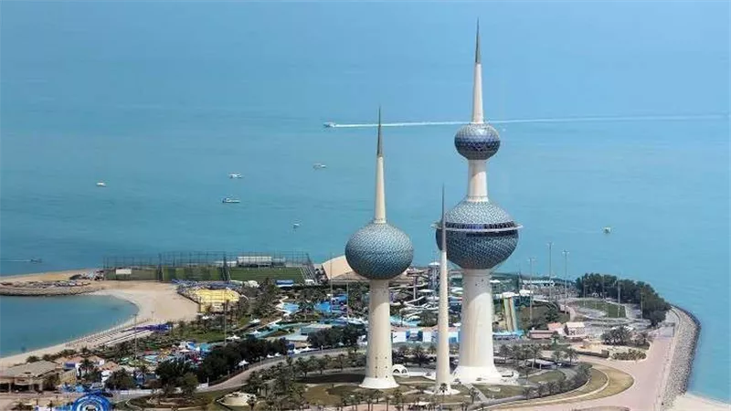 رئيس دولة الإمارات يرسل برقيه تعزية لامير الكويت