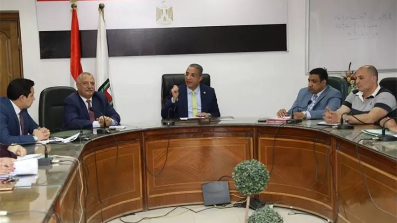 محافظ سوهاج يعقد إجتماعاً دورياً لمتابعة منظومة 