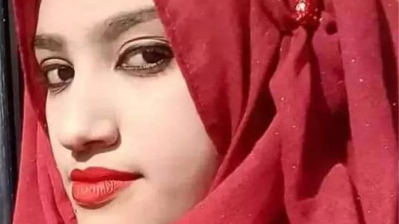 أبلغت عن تحرش مدير المدرسة بها.. فأشعلوا النار فيها