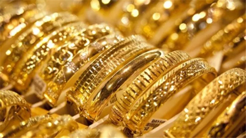 الذهب يواصل تراجعة بمستهل تعاملات الخميس