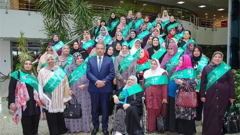 تقديراً لدور المرأة المصرية .. رئيس البريد يكرم الأمهات المثاليات بمختلف المحافظات