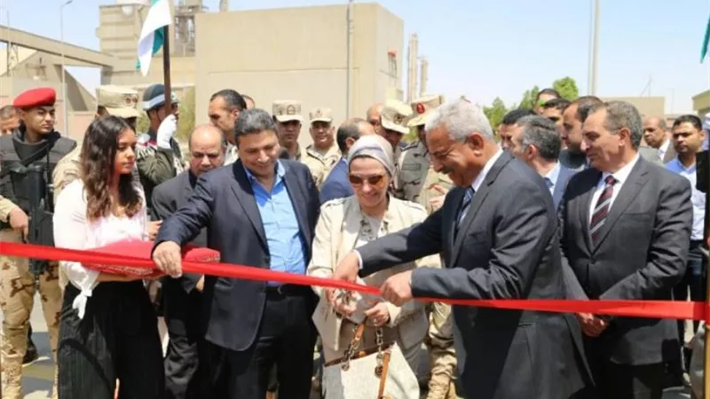 وزير البيئة ومحافظ السويس يفتتحان مصنع لانتاج الوقود من القمامة