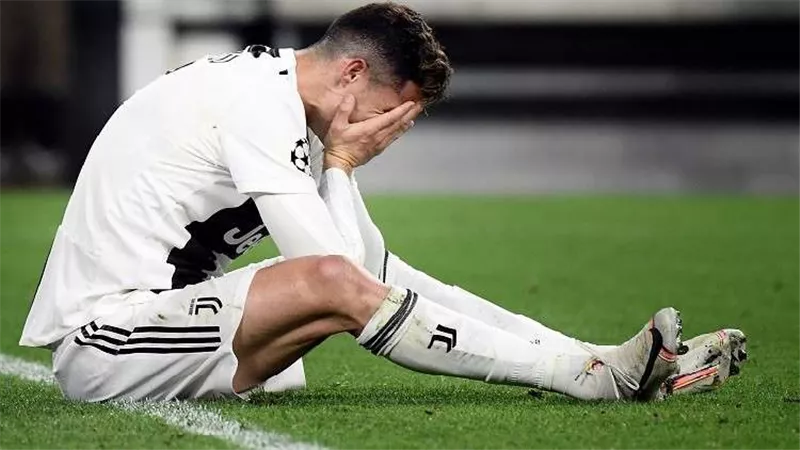 والدة رونالدو تكشف تفاصيل انهيار نجلها وإصابته بكسر في القلب