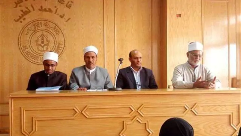 وعظ الأقصر يحذر طلاب الجامعة من حرب الشائعات وخطرها على الفرد والمجتمع