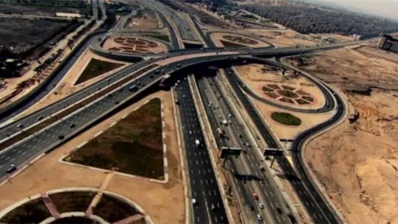 التحدي والانجاز تستعرض الطفرة الهائلة في مجال الطرق والكباري