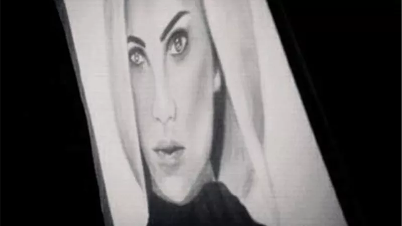 داليا تعشق الرسم وتسعى لتحقيق حلمها