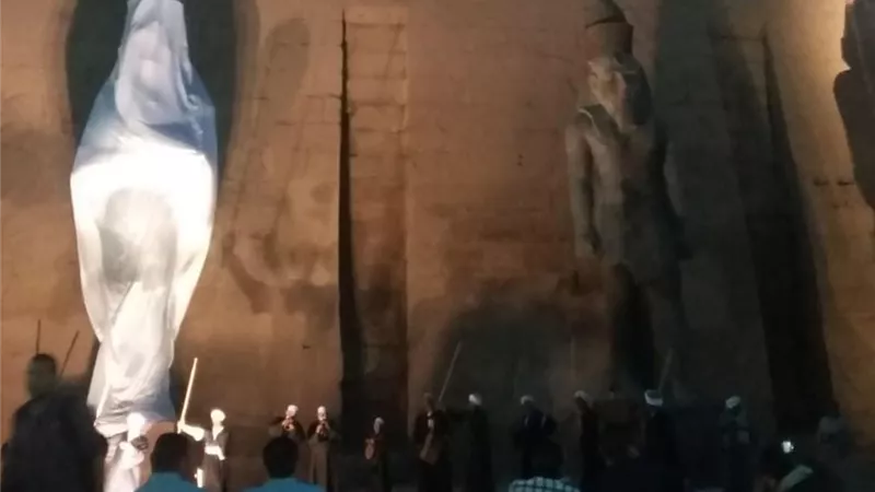 العنانى يحتفل برفع تمثال رمسيس الثانى بمعبد الاقصر