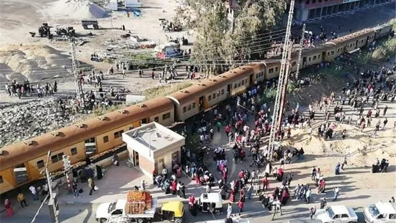 جامعة كفر الشيخ تعلن حالة الطوارئ بالمستشفى الجامعى بسبب حادث القطار.. بالفيديو