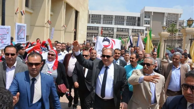 محافظ الغربية والقصبى يقودان مسيرة حاشدة للمشاركة فى الاستفتاء بالفيديو