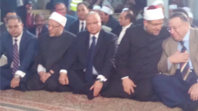 محافظ القاهرة ووزير الاوقاف فى السيده زينب للاحتفال بليله النصف من شعبان.. صور