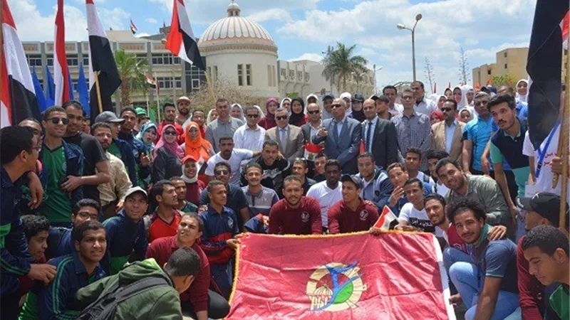 مسيرة طلابية بجامعة الفيوم لحث وتشجبع الطلاب للمشاركة الإيجابية فى عملية الاستفتاء