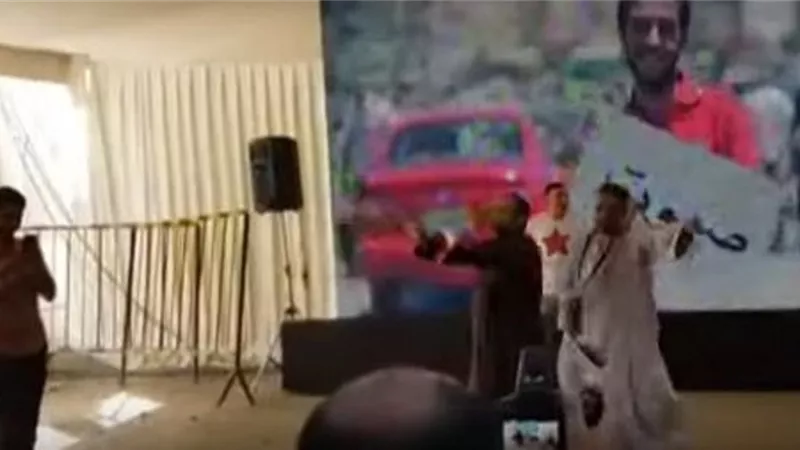 المصريون بالكويت يحتفلون بالتصويت على أنغام بشرة خير .. صور