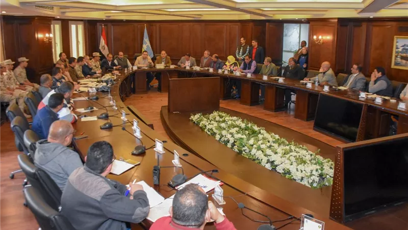 تفقد محافظ الإسكندرية للجان الاستفتاء للتأكد من جاهزيتها