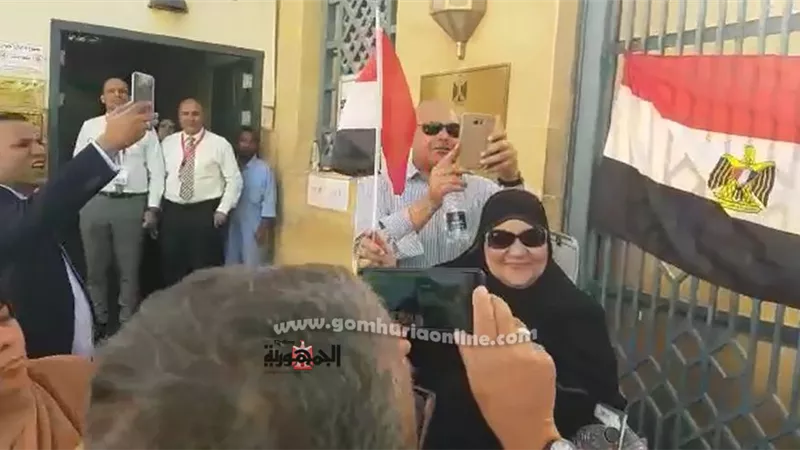 بالفيديو أبناء الجالية المصرية : احنا معاك ياسيسى بالعربى والانجليزى