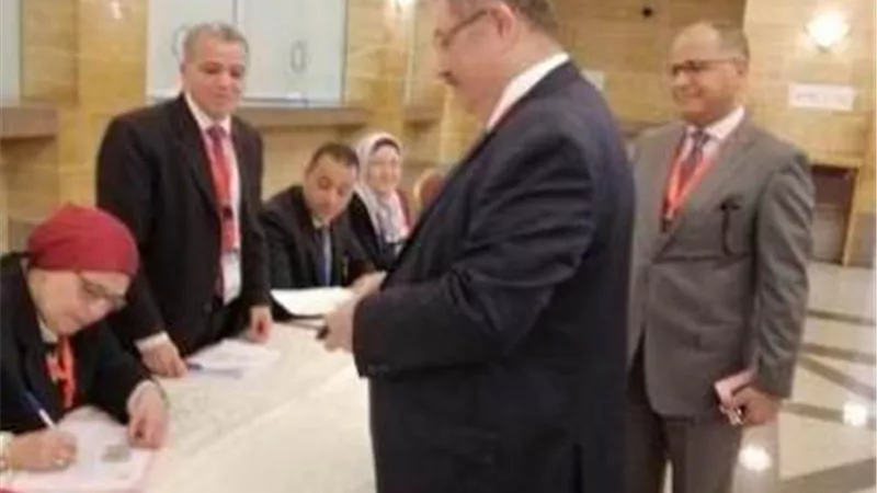 القنصل العام المصري في جدة يُدلي بصوته في الاستفتاء على تعديل الدستور