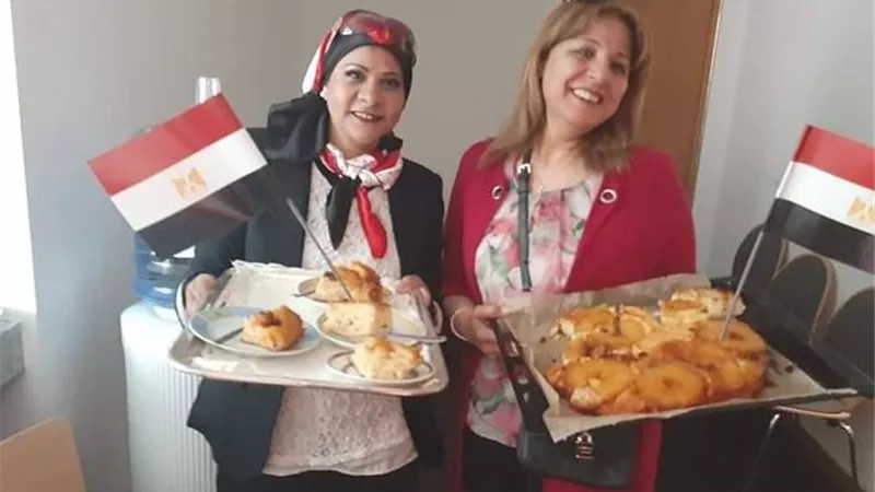 بالأعلام والتيشرتات والأطعمة بيت العائلة المصرية في برلين يستقبل اعضاء الجالية..صور