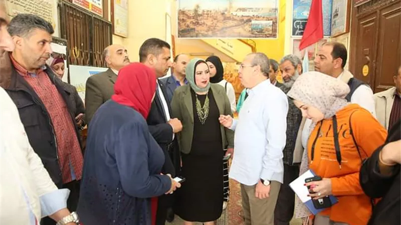محافظ كفرالشيخ يتفقد لجنة مدرسة الشهيد رياض الثانوية