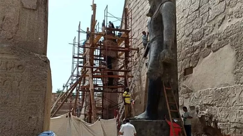 مدير معبد الأقصر: التمثال الأوزيرى بواجهة المعبد حقيقة تاريخية ومهمتنا كانت ترميم وإعادة تركيب التماثيل فقط