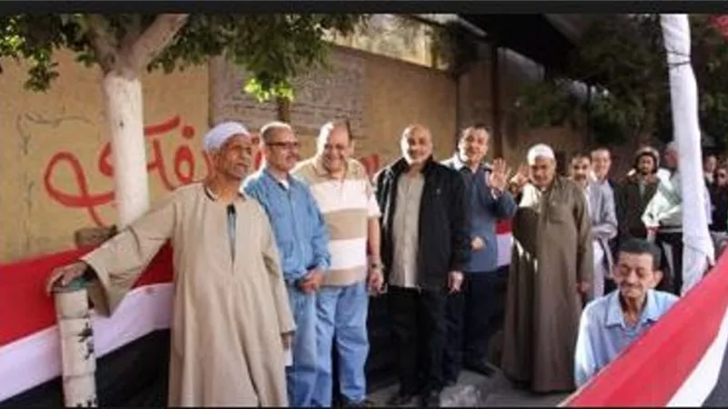 طوابير أمام الجامعة العمالية انتظارا لفتح باب اللجان للاستفتاء على التعديلات الدستورية..صور