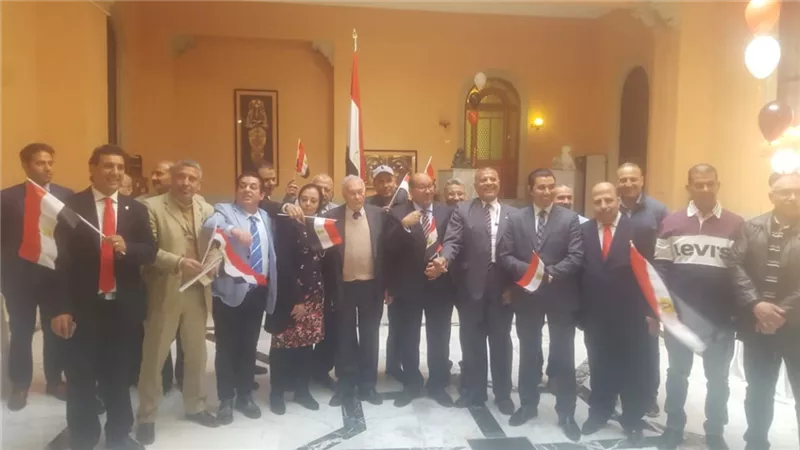 تزايد الإقبال على التصويت فى السفارة المصرية بإيطاليا.. صور